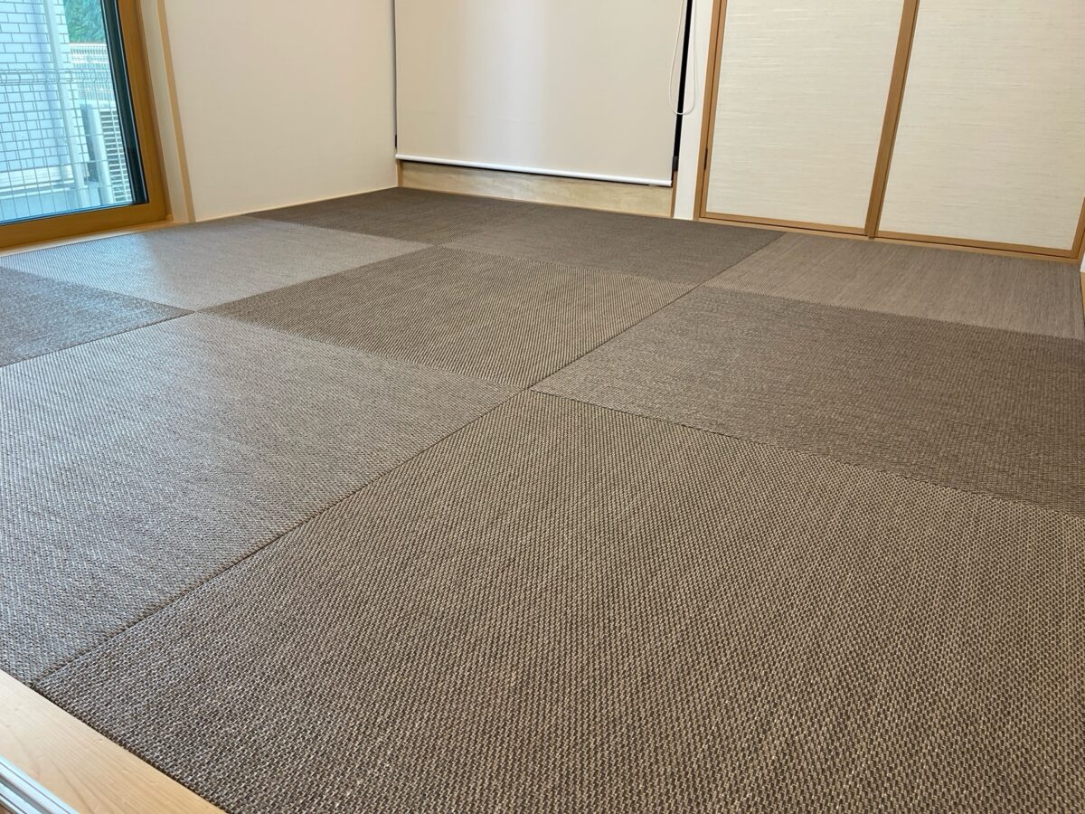 佐賀市鬼丸町に施工したMuKiZu-Tatamiの織り目と市松模様
