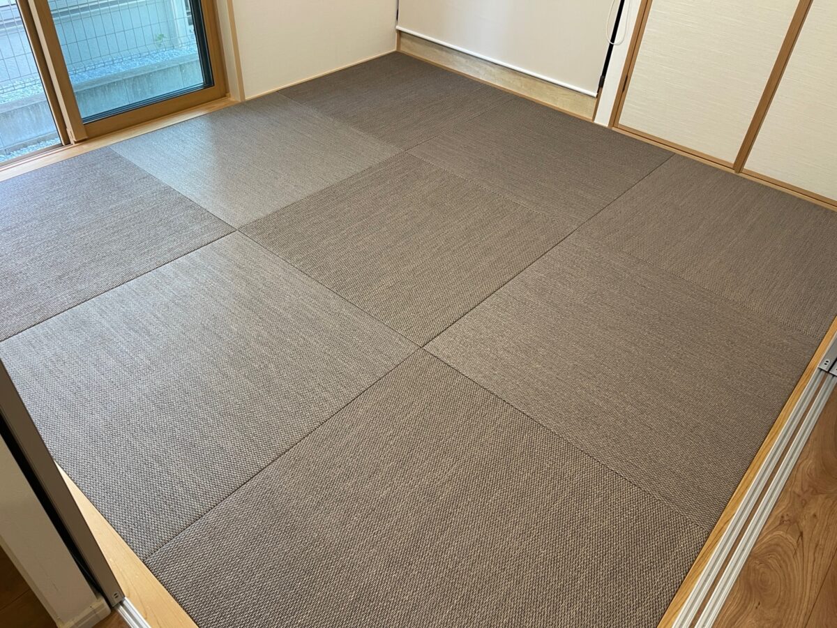 グレー系MuKiZu-Tatamiを市松敷きに施工した佐賀市鬼丸町の4.5畳和室